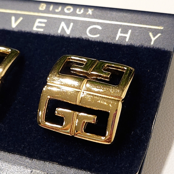 Givenchy Logo Vintage NWT Stud Earrings Gold Tone Chunky 80s Givenchy 4G Logo - Picture 7 of 15